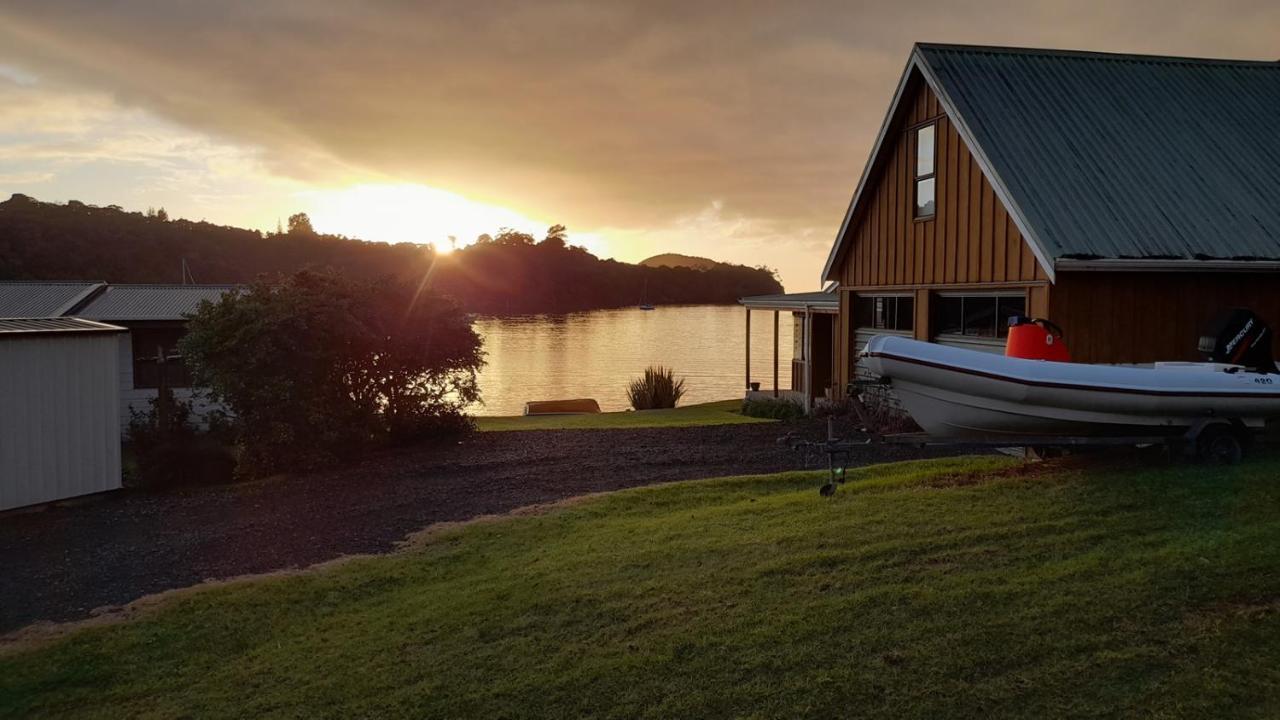Marina Vista Cabin ตูตูคาคา ภายนอก รูปภาพ