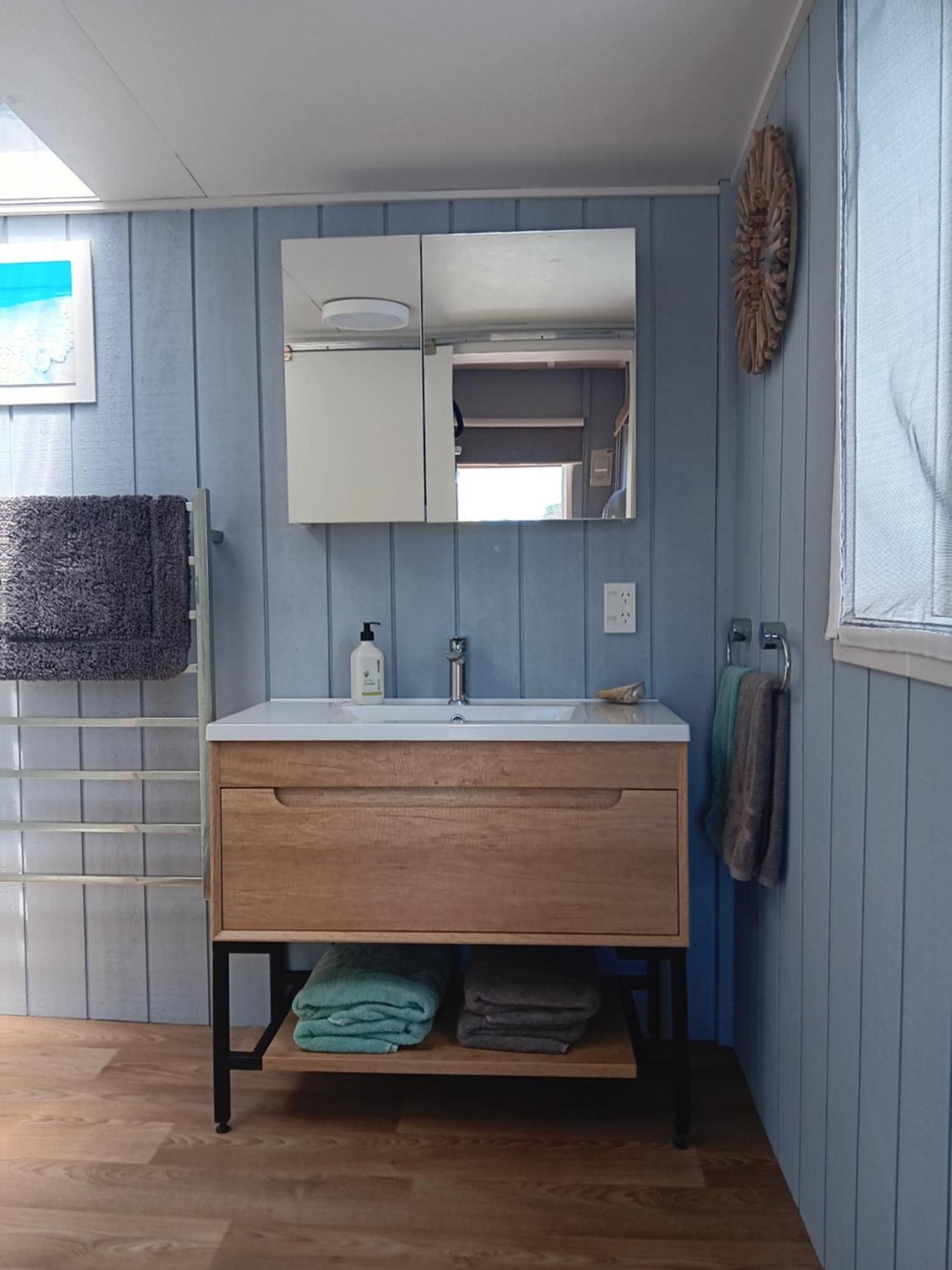 Marina Vista Cabin ตูตูคาคา ภายนอก รูปภาพ